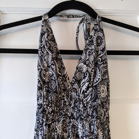 Flowy black and white backless summer dress - Picture 3 of 5